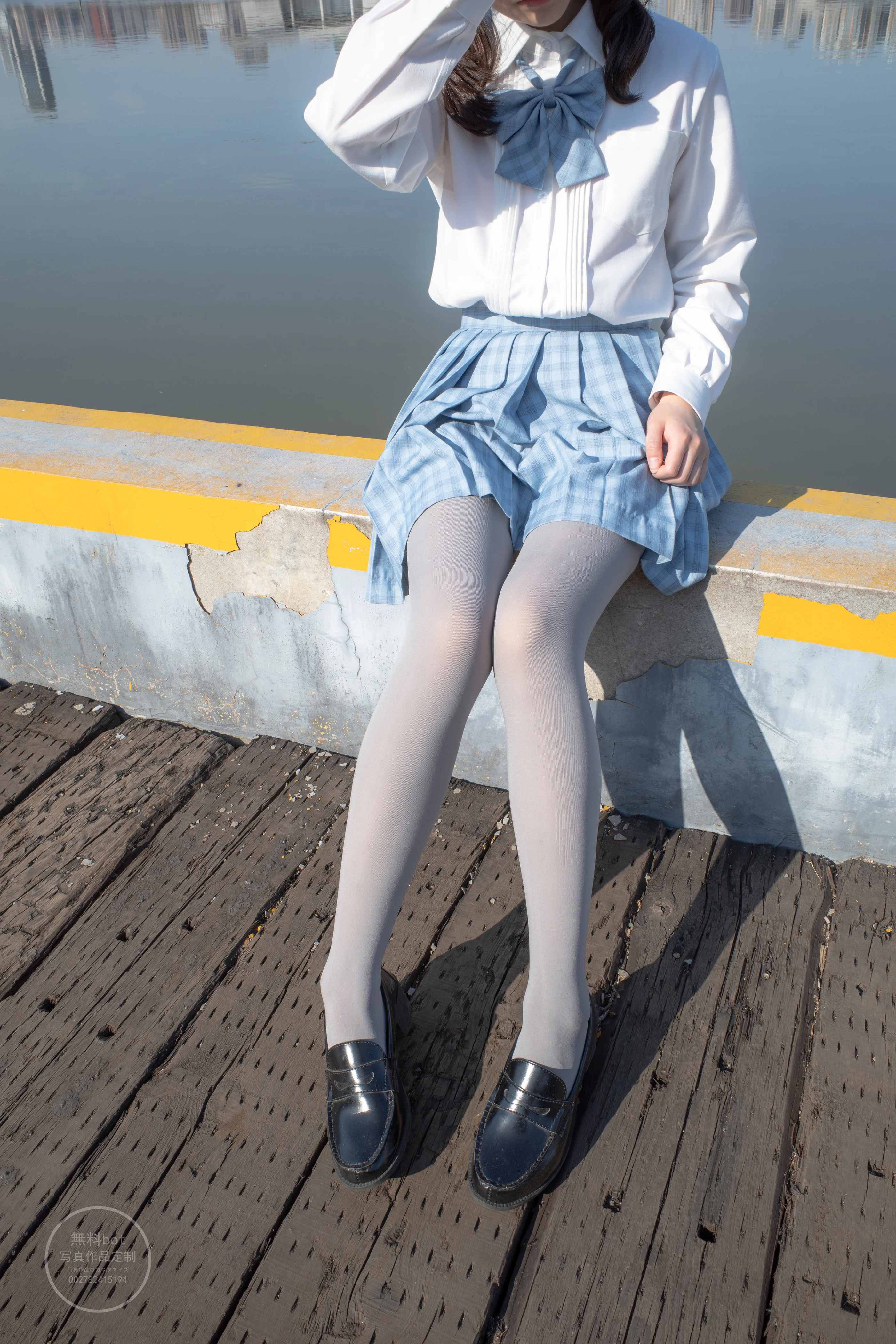 森萝财团 有料 NO.030 小香 户外公园里的JK制服灰丝美腿 [100P]插图8